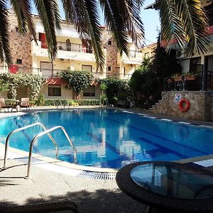 Pelli Hotel